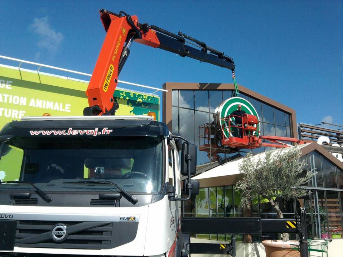 Installation d'un totem de station-service