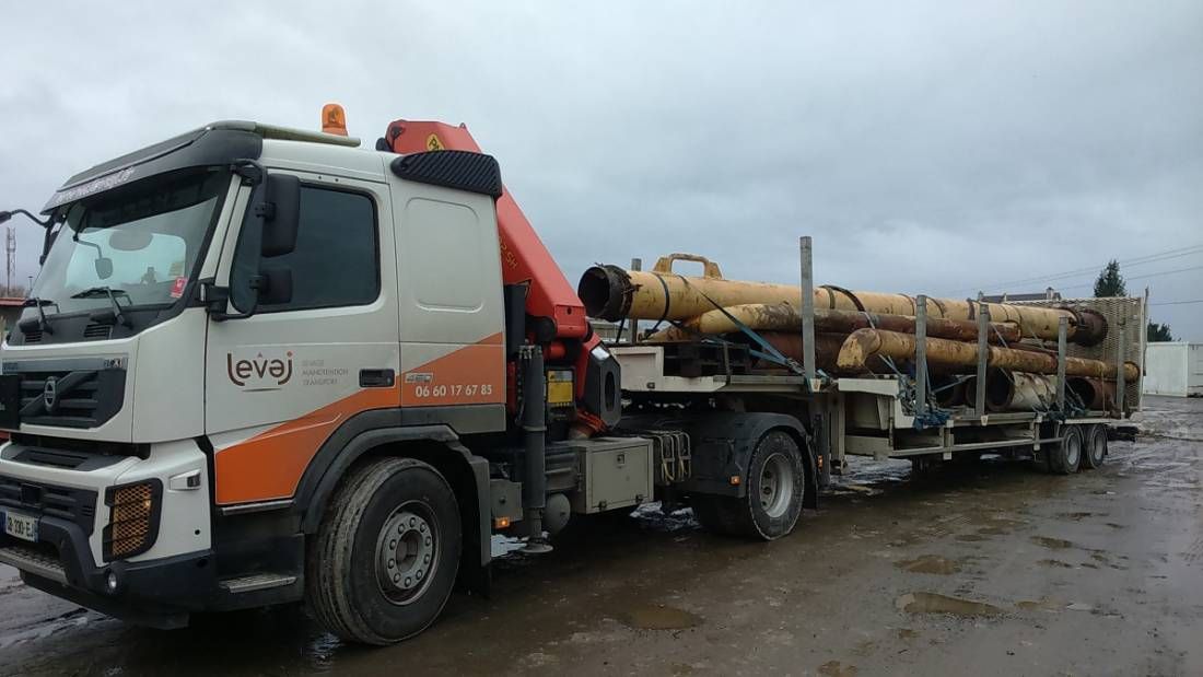 Livraison et levage sur un site industriel