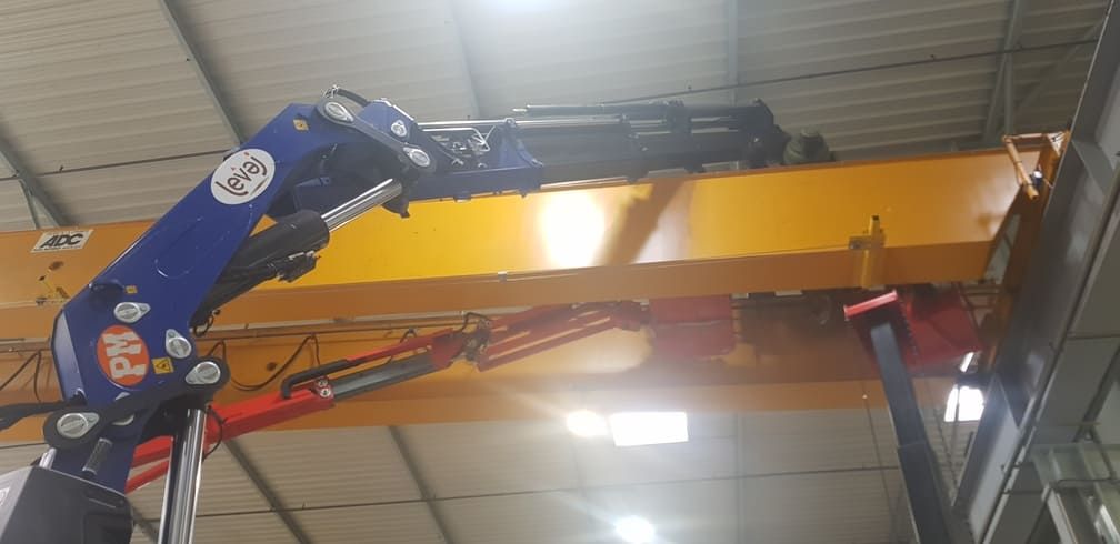 Levage d'une charge au ras d'un bâtiment