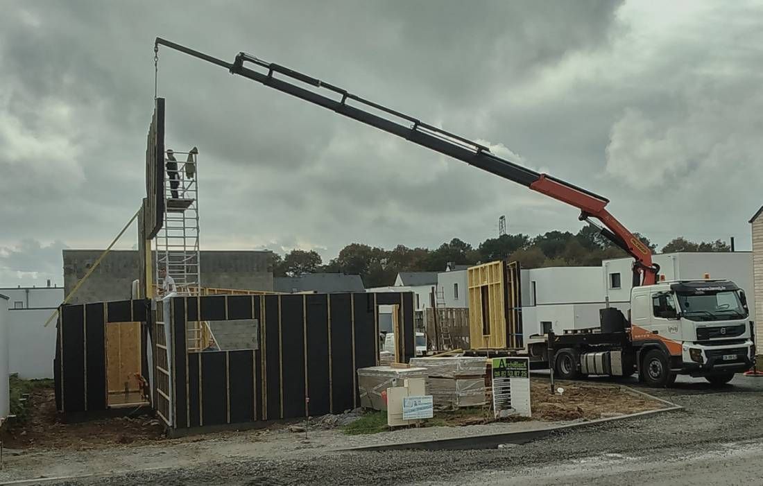 Levage de panneaux de façade sur un chantier